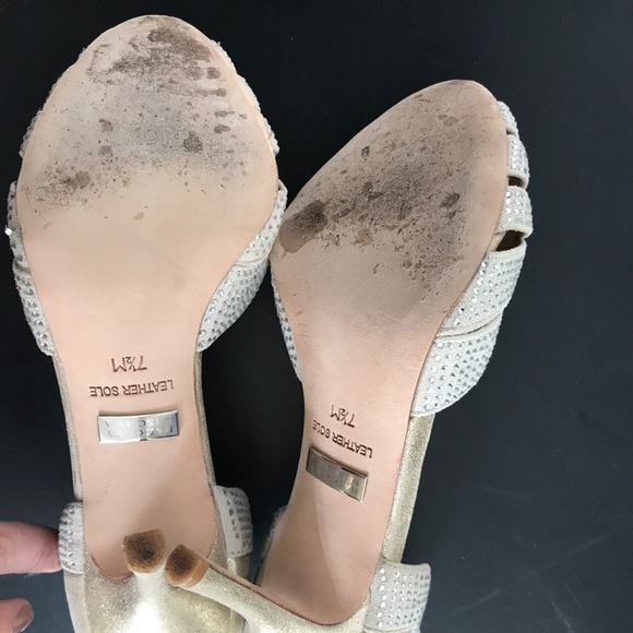 badgley mischka gold studded heels, Sz 7.5 - Picture 4 of 4